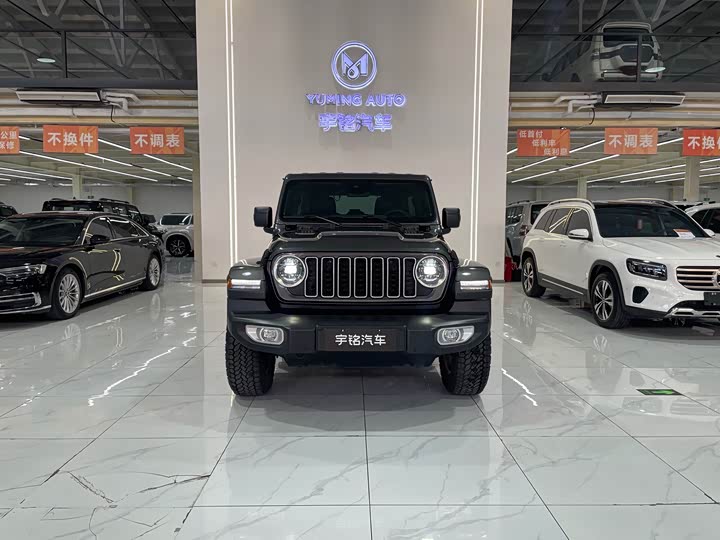 Фото 2 - Jeep Wrangler