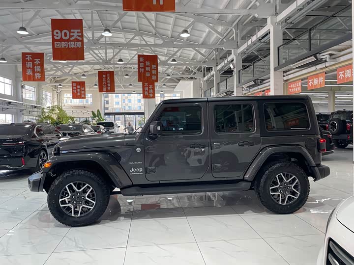 Фото 3 - Jeep Wrangler