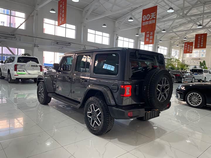 Фото 4 - Jeep Wrangler