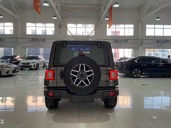 Фото 5 - Jeep Wrangler