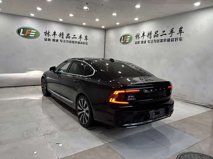 Фото 6 - Volvo S90