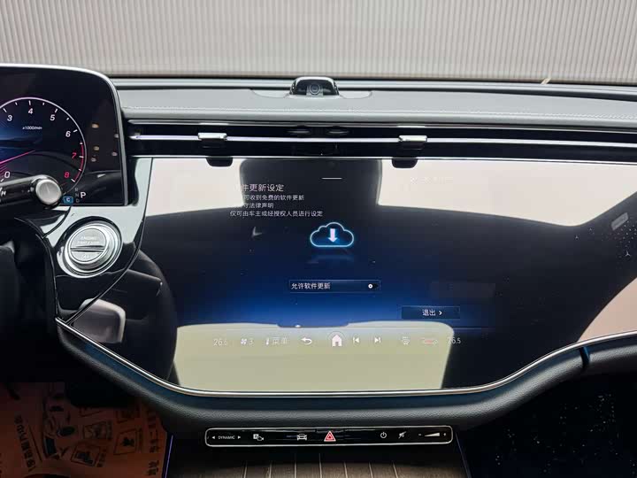 Фото 4 - Mercedes-Benz E-Class