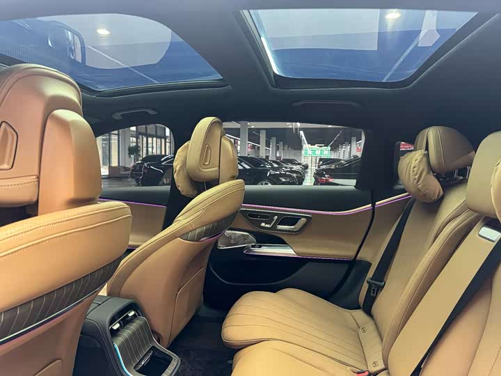 Фото 9 - Mercedes-Benz E-Class