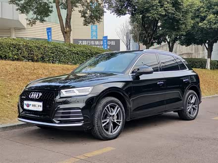 Фото 1 - Audi Q5L