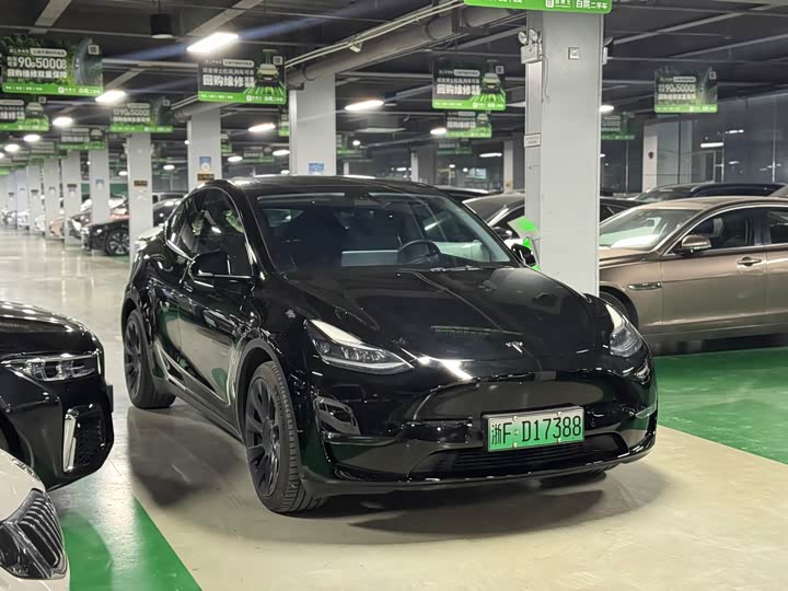 Фото 3 - Tesla Model Y