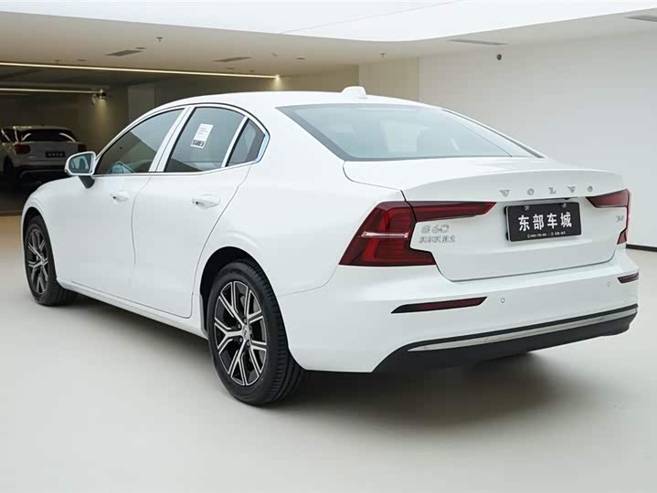 Фото 4 - Volvo S60