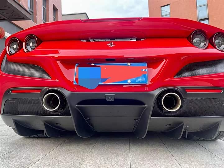 Фото 4 - Ferrari F8