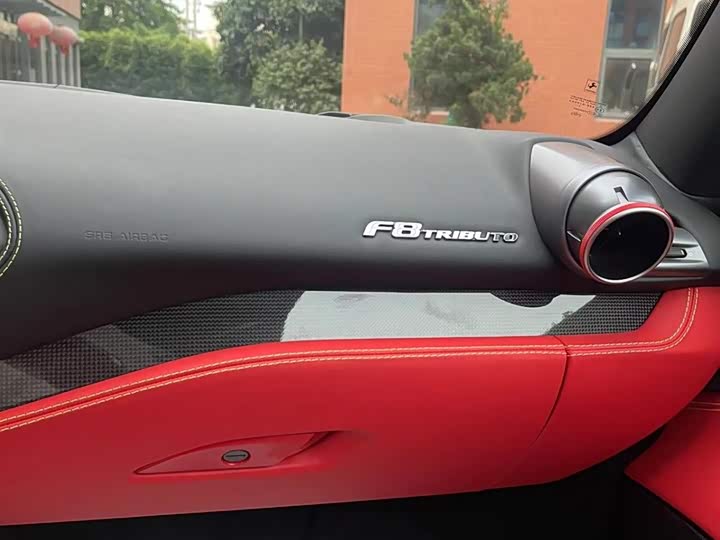 Фото 5 - Ferrari F8