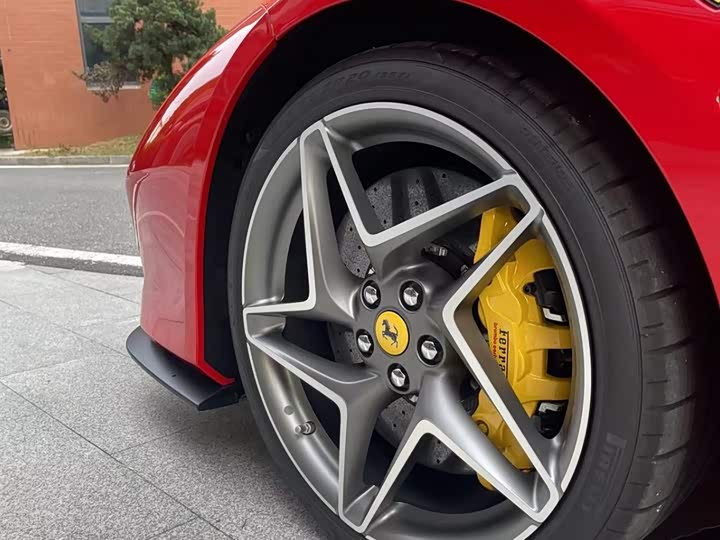 Фото 7 - Ferrari F8