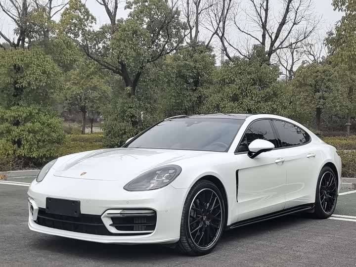 Фото 1 - Porsche Panamera