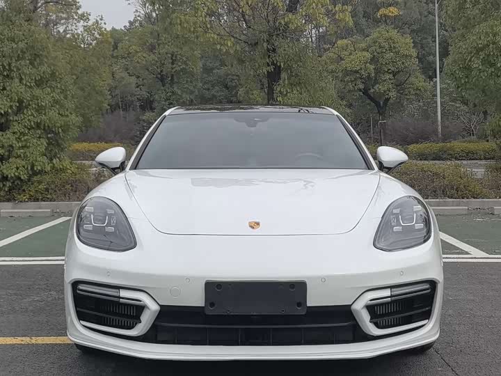 Фото 2 - Porsche Panamera