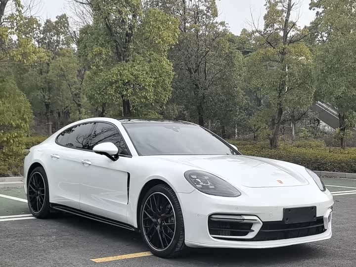 Фото 3 - Porsche Panamera
