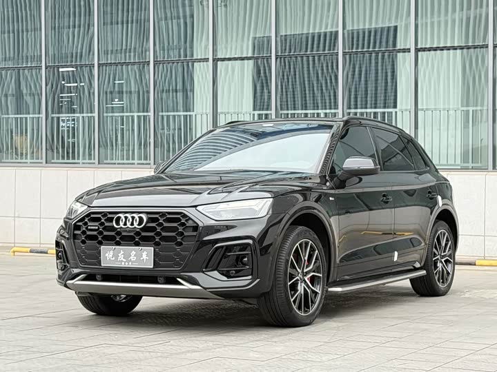 Фото 1 - Audi Q5L