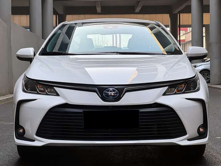 Фото 2 - Toyota Corolla