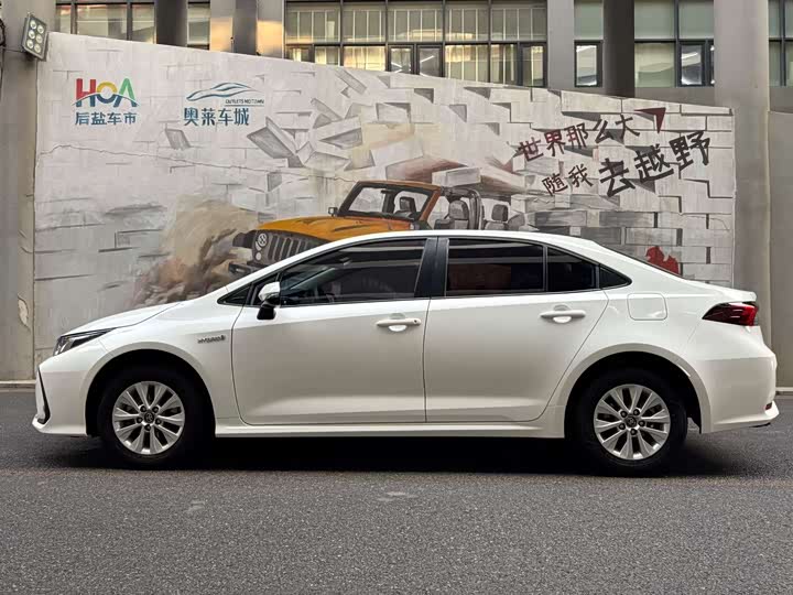 Фото 3 - Toyota Corolla