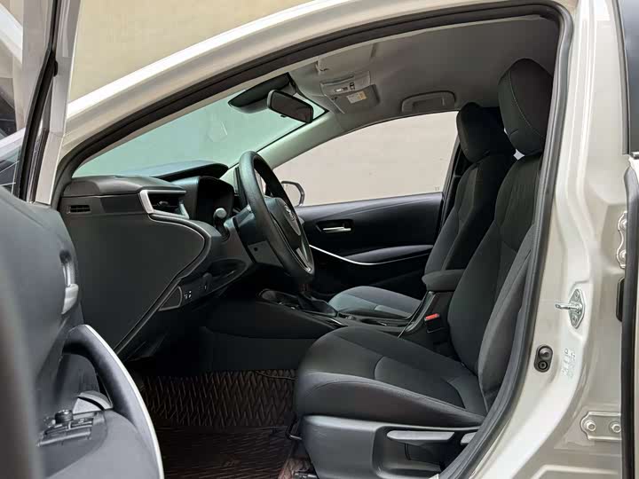 Фото 8 - Toyota Corolla