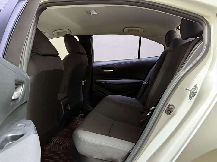 Фото 9 - Toyota Corolla