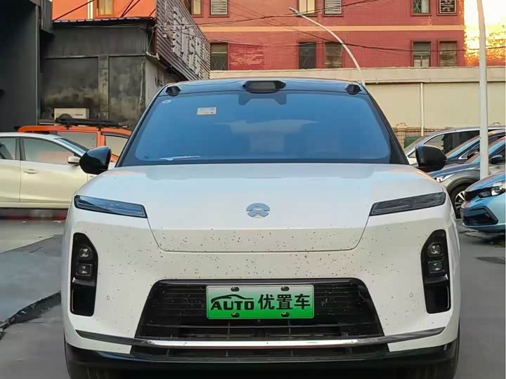 Фото 2 - Nio ES8