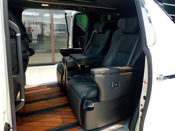 Фото 9 - Toyota Vellfire