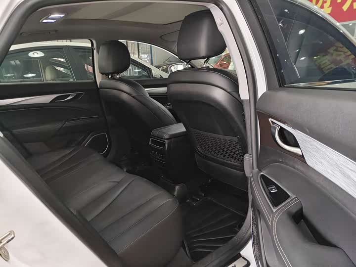 Фото 8 - Geely Emgrand GT