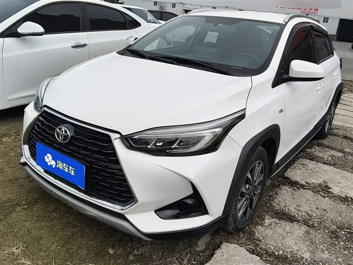 Фото 1 - Toyota Yaris L Hatchback