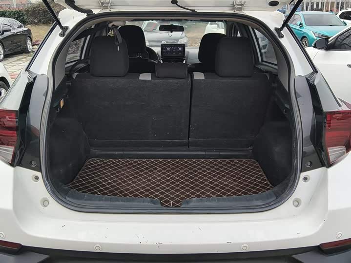 Фото 4 - Toyota Yaris L Hatchback