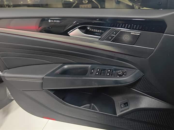 Фото 7 - Volkswagen Passat