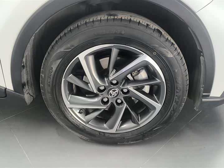 Фото 6 - Toyota C-HR