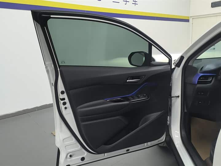 Фото 7 - Toyota C-HR