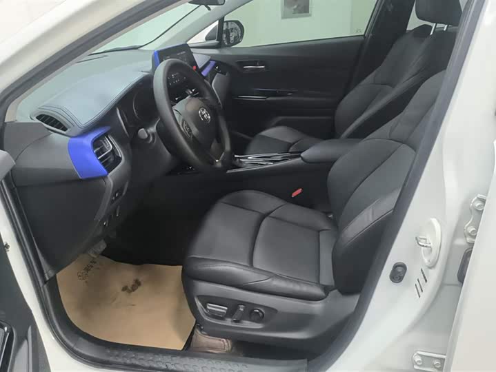 Фото 9 - Toyota C-HR