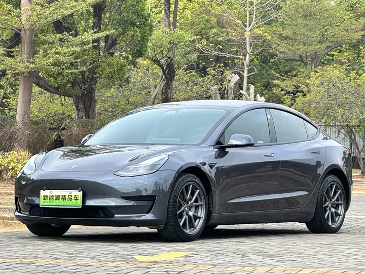 Фото 1 - Tesla Model 3