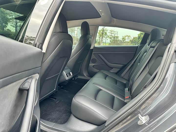 Фото 6 - Tesla Model 3