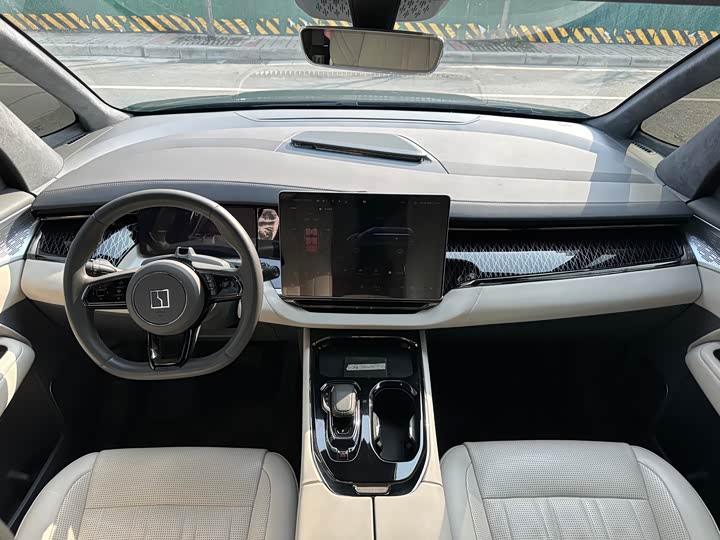 Фото 6 - Zeekr 009