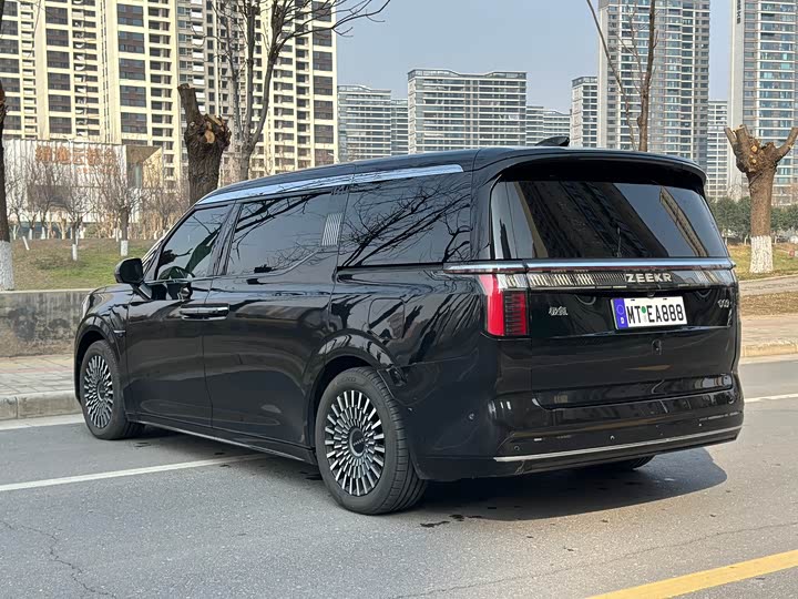 Фото 7 - Zeekr 009