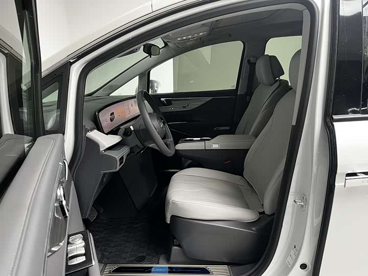 Фото 7 - Buick GL8 ES