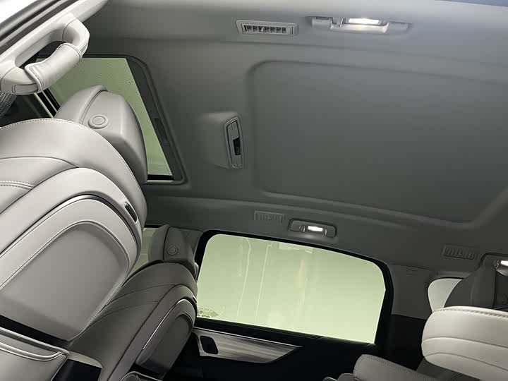 Фото 9 - Buick GL8 ES