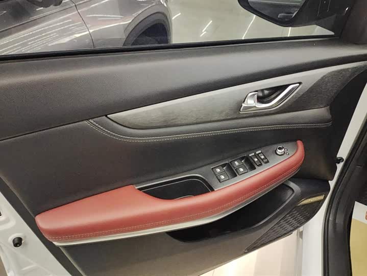 Фото 7 - Changan CS75