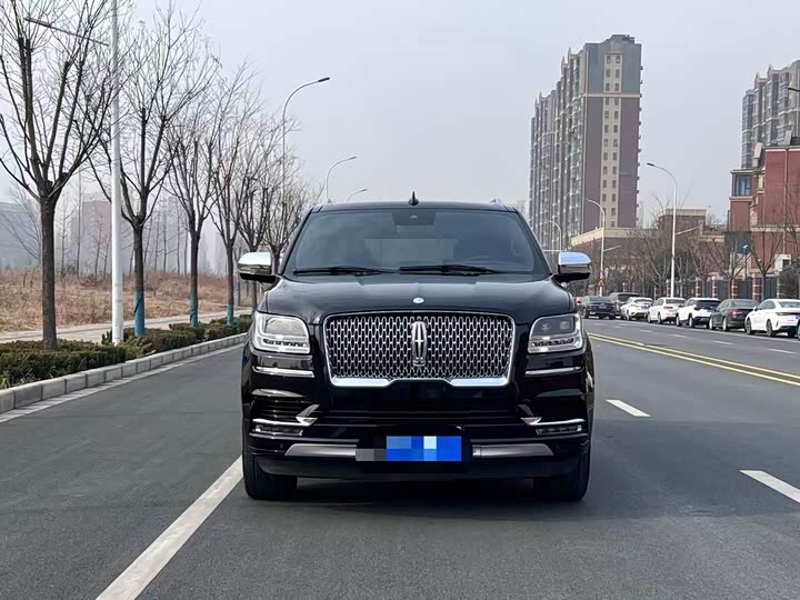 Фото 2 - Lincoln Navigator