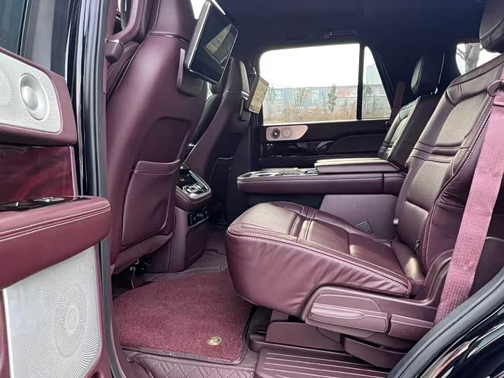 Фото 4 - Lincoln Navigator