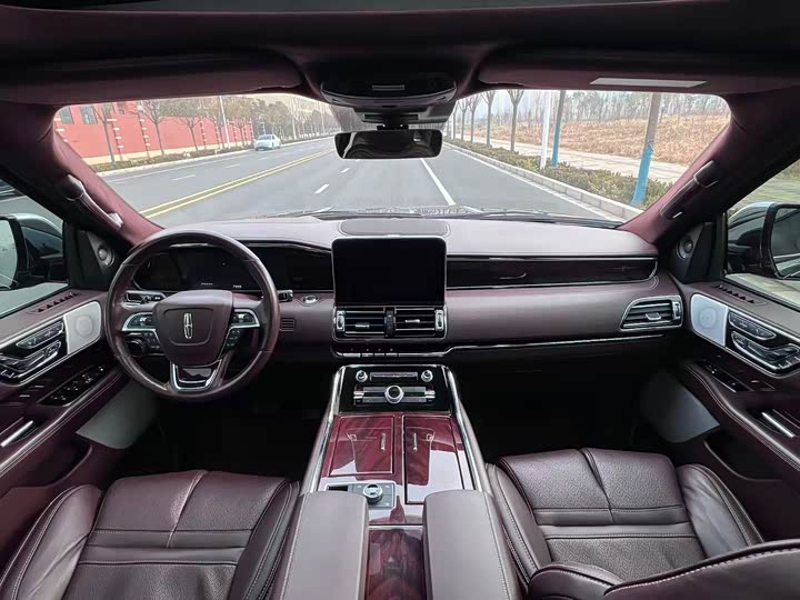 Фото 6 - Lincoln Navigator