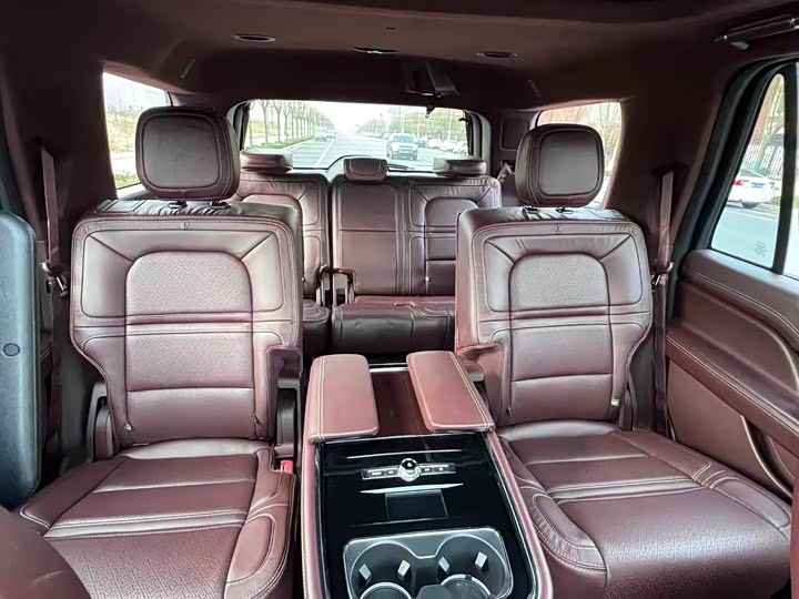Фото 7 - Lincoln Navigator