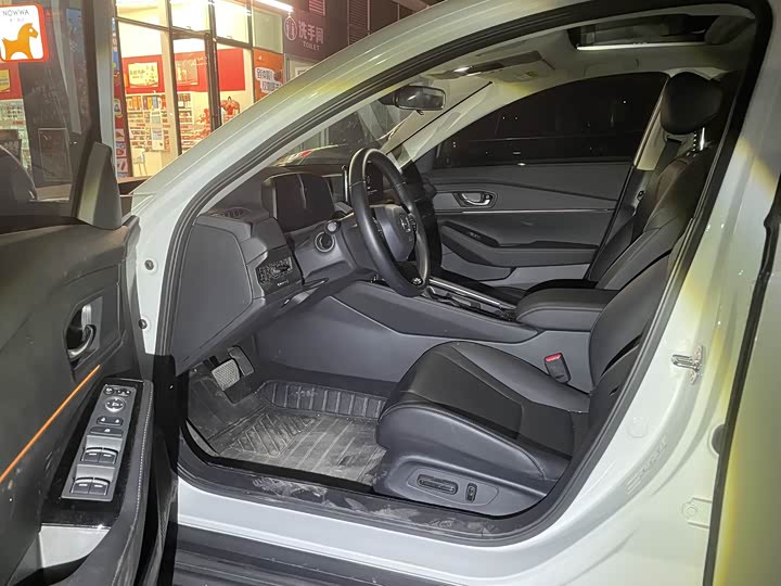 Фото 4 - Honda Accord