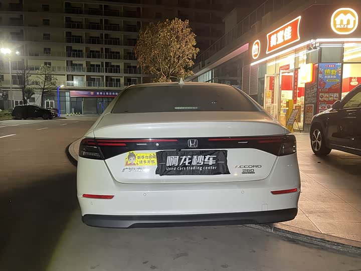 Фото 8 - Honda Accord