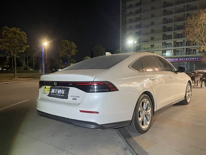 Фото 9 - Honda Accord