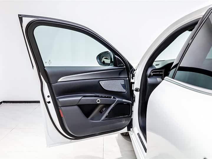 Фото 8 - Maserati Grecale