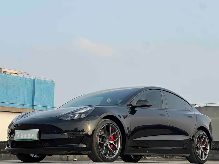 Фото 1 - Tesla Model 3