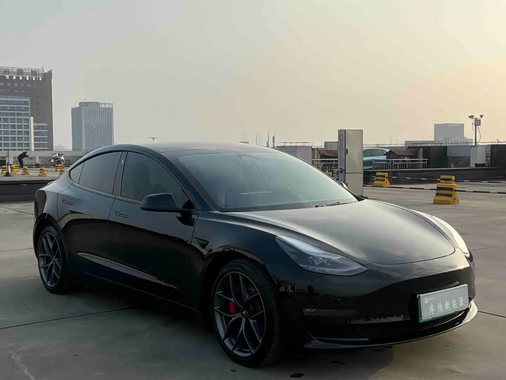 Фото 3 - Tesla Model 3