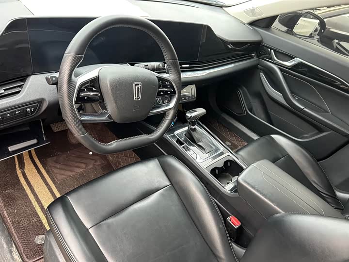 Фото 9 - Bestune B70