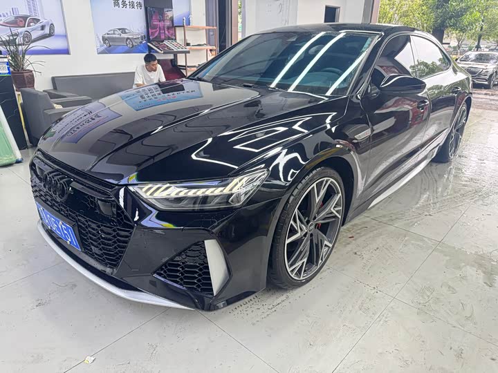 Фото 1 - Audi A7L