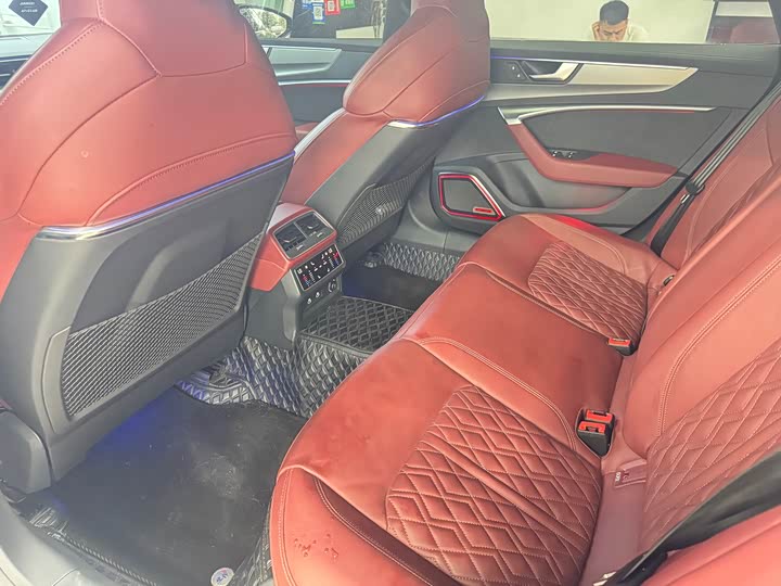 Фото 6 - Audi A7L